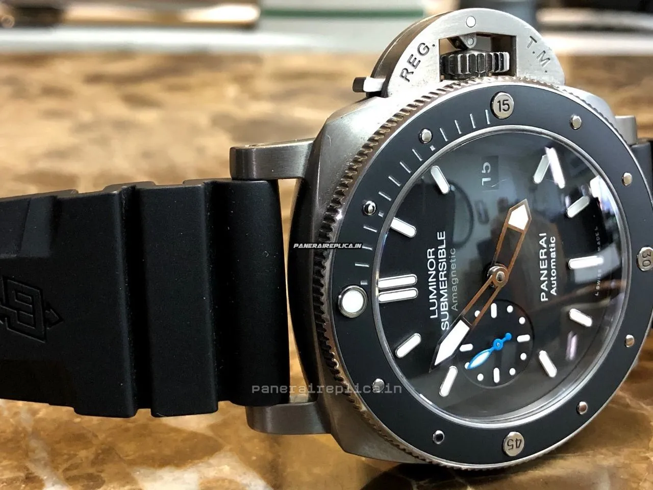 Alternative view of Fabulous Fake Panerai Luminor Submersible 47mm Titanium Case Mens/unisex Automatic Watch
