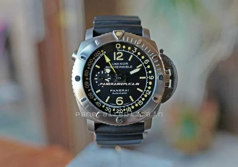 Alternative view of Good Replica Panerai Luminor Submersible Automatic Watch