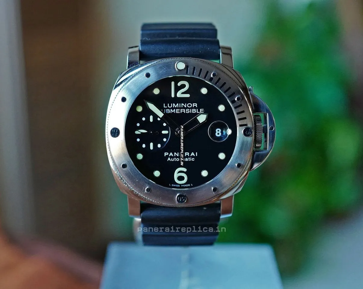 Alternative view of Incredible Fakes Panerai Luminor Submersible Automatic Watch