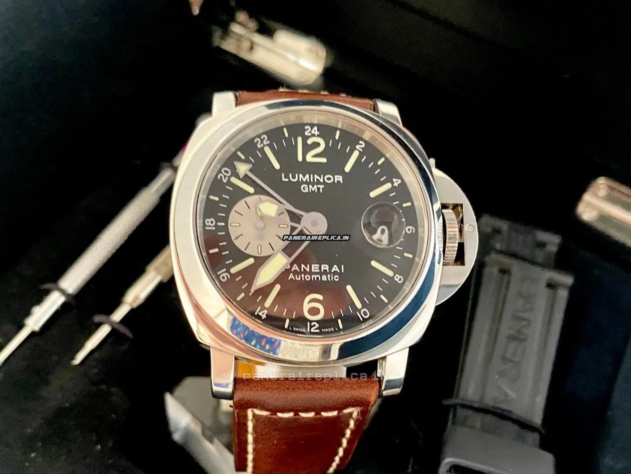 Alternative view of Pleasing Replica Panerai Luminor Gmt Automatic 44mm Steel Case Mens/unisex Automatic Watch